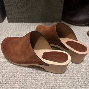 Doen suede clogs